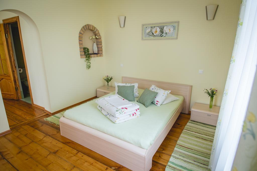 Viesu Maja Janis Hotel Madona Phòng bức ảnh